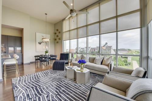 Lake Charles Apartment | Modern Lake Charles Condo with Balcony 7 Mi to Dtwn