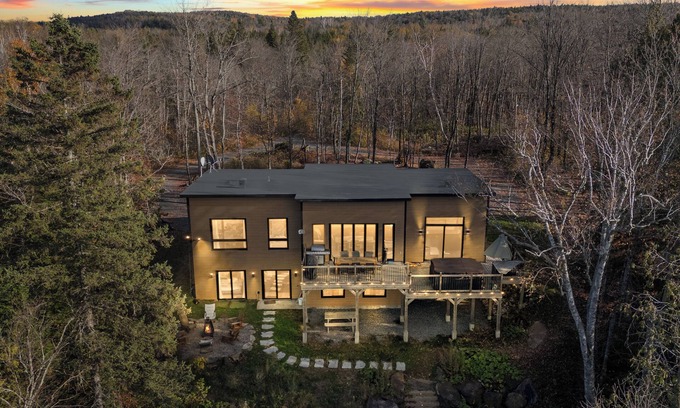 Chertsey House | Modern Lakefront Chalet + Private Jacuzzi & Dock