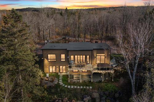 Chertsey Ski Chalet | Modern Lakefront Chalet Private Jacuzzi Dock