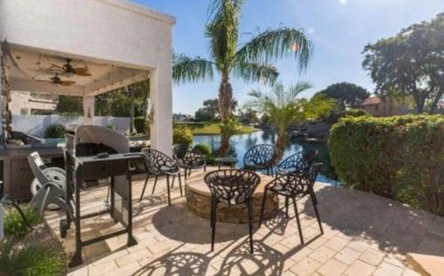 Ocotillo House | Modern Lakefront Paradise