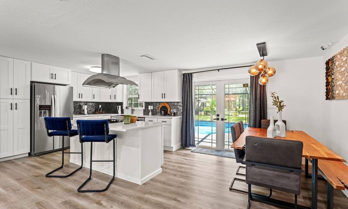 Lutz House | Modern Lakefront- Pool Home