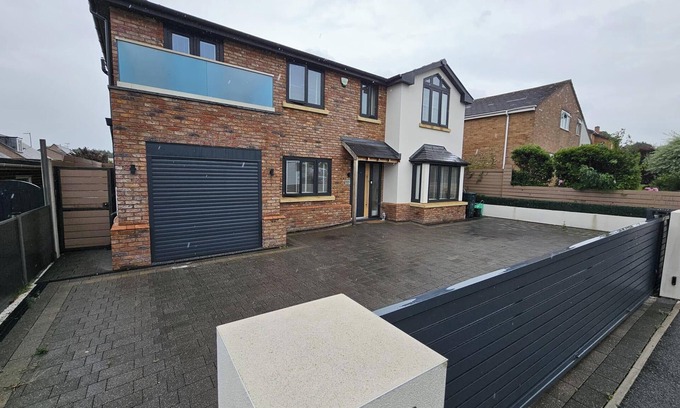 St George House | Modern, large open plan 4 bed property in Abergele