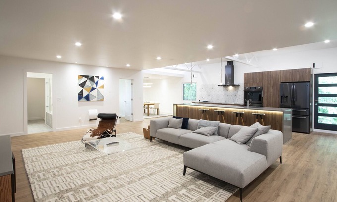 Kirkland Apartment | Modern Living in Kirkland