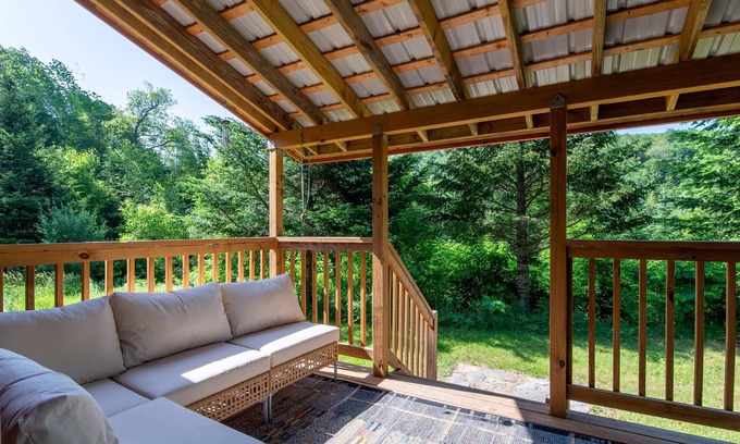 Warren Cabin | Modern Log Cabin Retreat - Ski, Swim, Work & Relax in the Heart of Vermont
