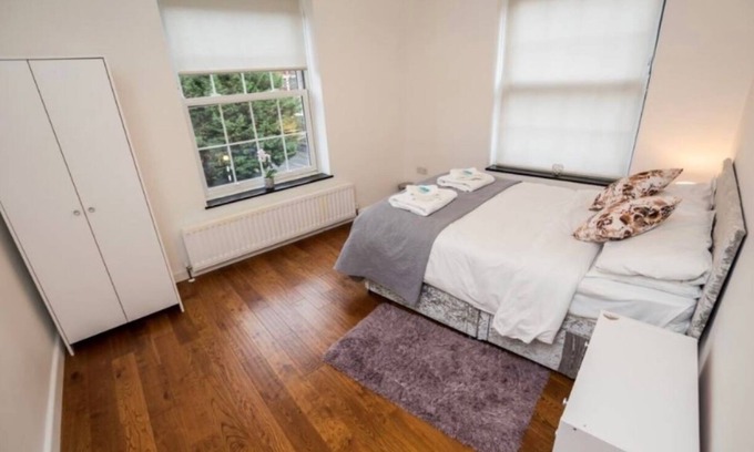Elephant and Castle Apartment | Modern London Apartment with 4 Bedrooms