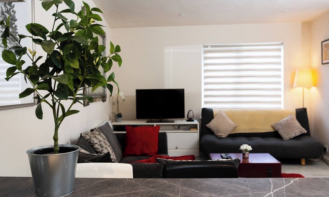 Herne Hill Apartment | Modern London Stay | Near Brixton | Free Off-Street Parking | WiFi