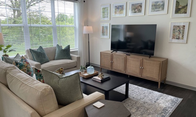 Tuttle West Apartment | Modern Long Stay 2BR | Walk-In Shower | No Steps
