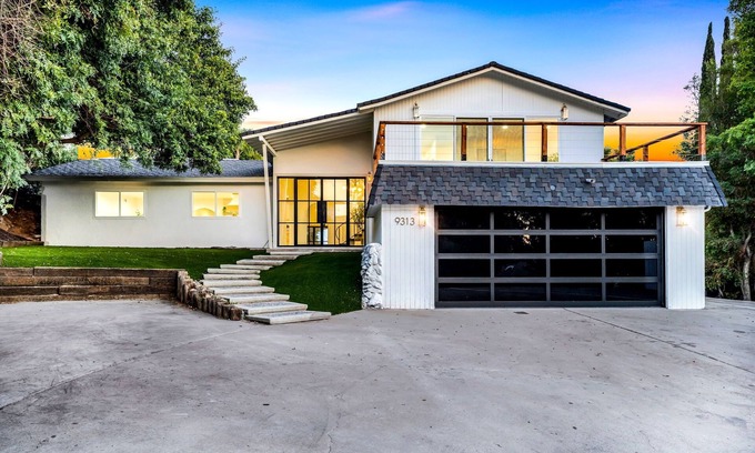 Mount Helix House | Modern Lux 4-bedroom house in amazing Mt Helix with AC, WiFi, fitness machines