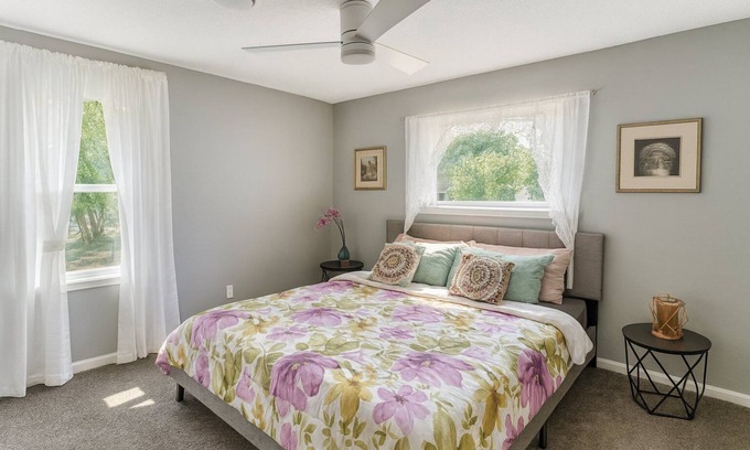 Copperas Cove House | Modern Lux Clean 3BR 2BA Near Ft. Cavazos—King Bed, Massage Chair, Pet-Friendly