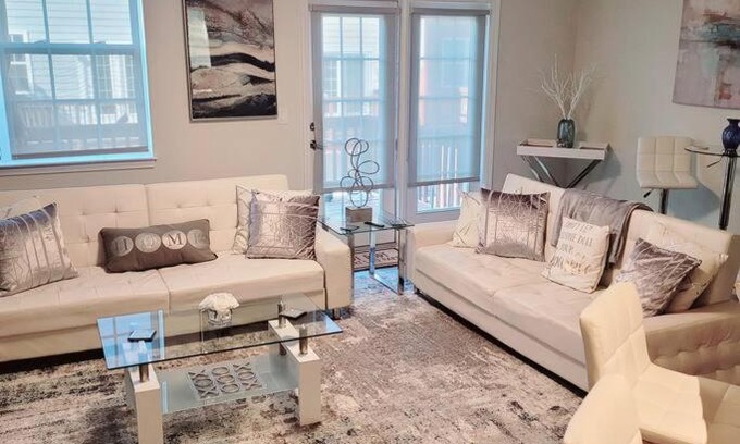 Apex Villa | Modern & Luxurious 3 Bdrm 2.5 Bath Townhome