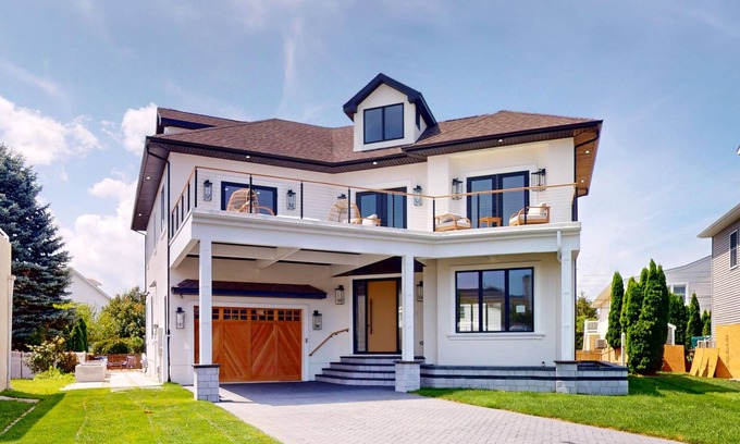 Margate City House | Modern Luxury Designer Getaway- 5 bedrooms