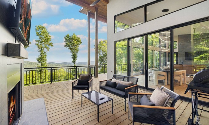 Morganton Cabin | Modern Luxury, Hot Tub, Mtn Views, pool table