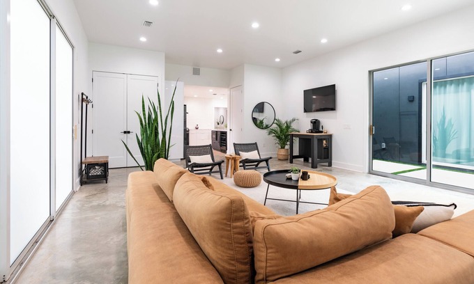 Tallahassee House | Modern Luxury in Historic Neighborhood