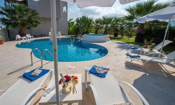 Tingaki House | Modern luxury villa with private pool and a big garden, sea view and near the sea