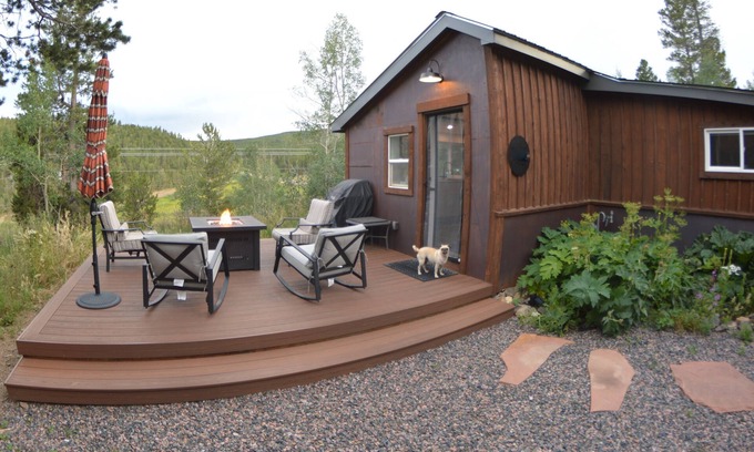 Black Hawk Cabin | Modern Mountain Cabin - Romantic Getaway - Dog Friendly