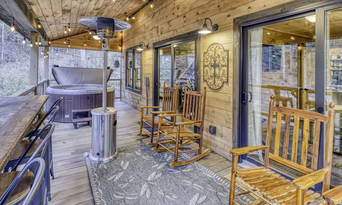 Foxfire Estates Cabin | Modern Mountain Cabin: NEW Hot tub, Fire Pit, Grill, and Patio