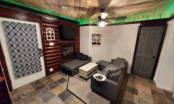 Estes Park Cabin | Modern mountain cabin condo w/jetted tub steam shower +music reactive lighting