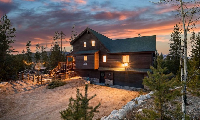 Grand Lake Cabin | Modern Mountain Cabin w/Hot tub, Sleeps 16, Pet Friendly, and Mountain Views