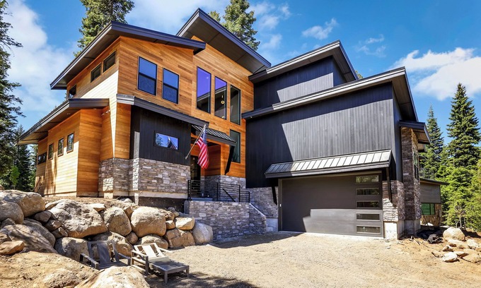 McCall House | Modern Mountain Retreat in McCall, Idaho: 4 Bed · 4.5 Bath · Sleeps 10