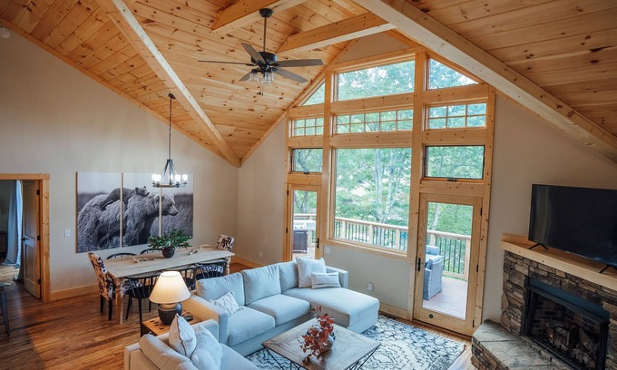 Beech Mountain House | Modern Mountain Retreat | Ski-In/Ski-Out & Stylish Comfort