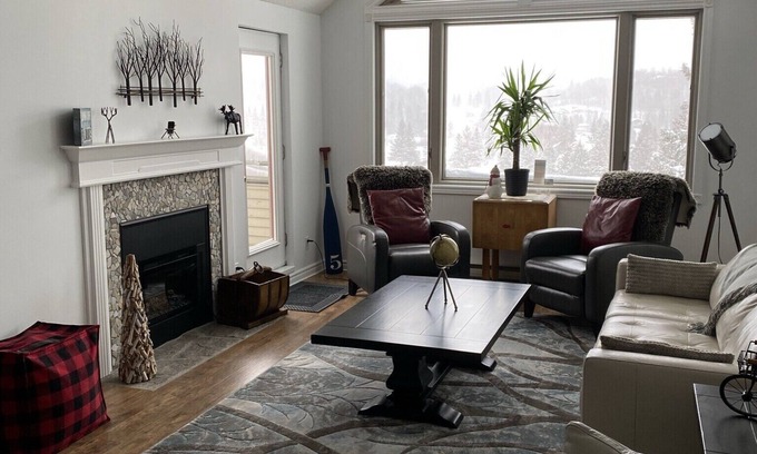 Huntsville Condo | Modern Muskoka Executive 2 Bedroom Condo/Loft. Minutes to the Provincial Parks!