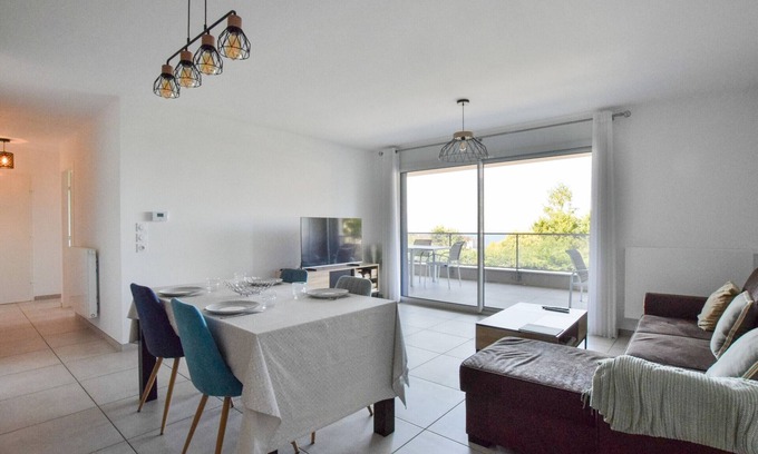 Evian-les-Bains Apartment | Modern new apartment with balcony and garage in Évian