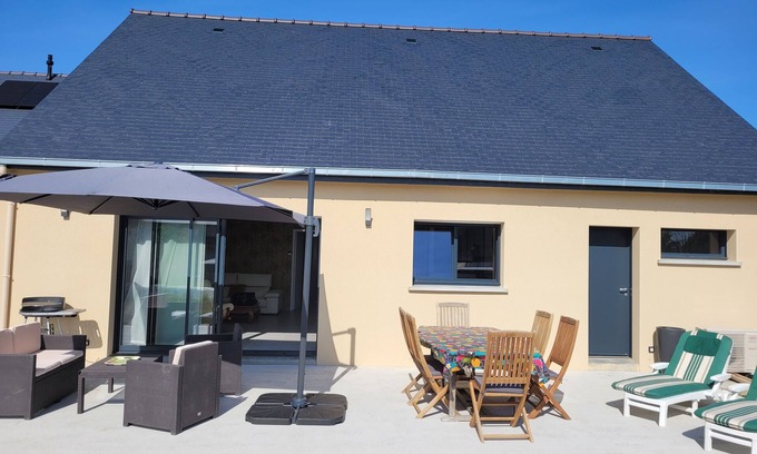 Hillion House | Modern, new single-storey villa close to the sea