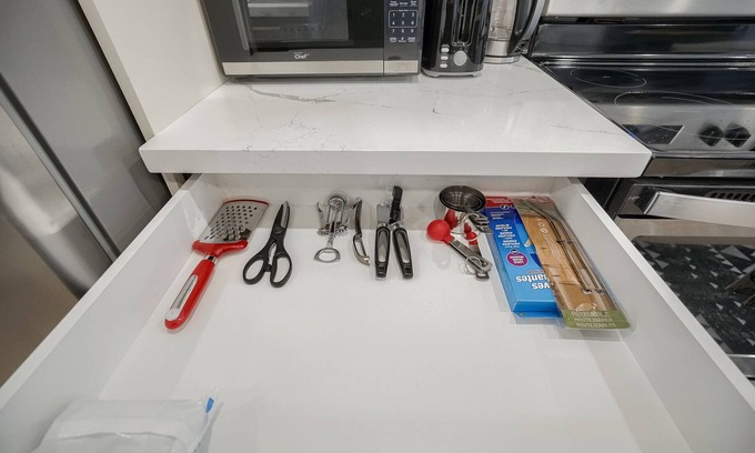 York - Haig House | Modern Niagara-area Spa-like Home