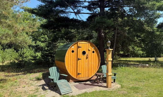 Rhinelander Cottage | Modern Northwoods Lakefront | New Cedar Barrel Sauna!