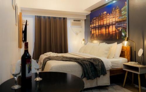 Mandurriao Apartment | Modern Oasis*Heart of City*Fast Wi-Fi/Netflix WFH