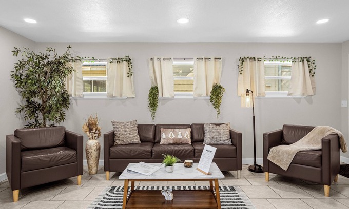 Colonialtown South House | Modern Oasis in Downtown Orlando! 2-bedroom oasis! 5 minutes from downtown!