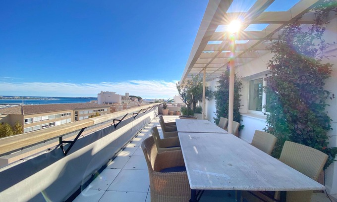 Riou - Petit Juas - Av de Grasse Apartment | Modern penthouse with 360° sea view in Cannes