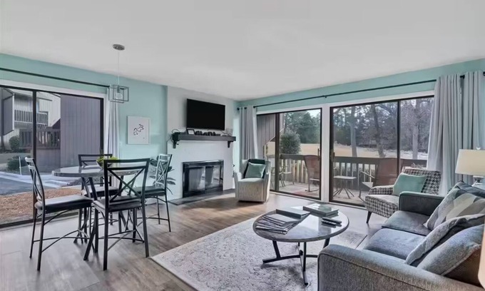 Pinehurst Condo | Modern Pinehurst Golf Condo 2BR/2BA on 17th Fairway of Course No. 3 Near Village
