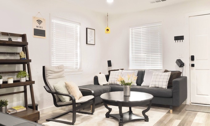 Tulare House | Modern & Private Tulare Getaway Near the Outlets!