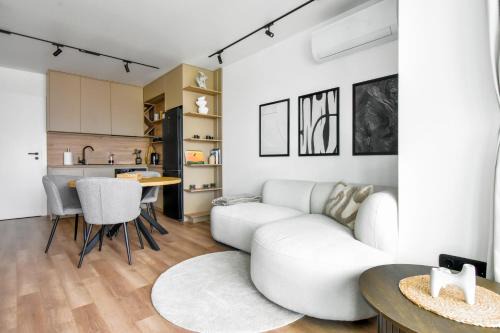 rayon Triaditsa Apartment | Modern & Quiet 1BR Near Center