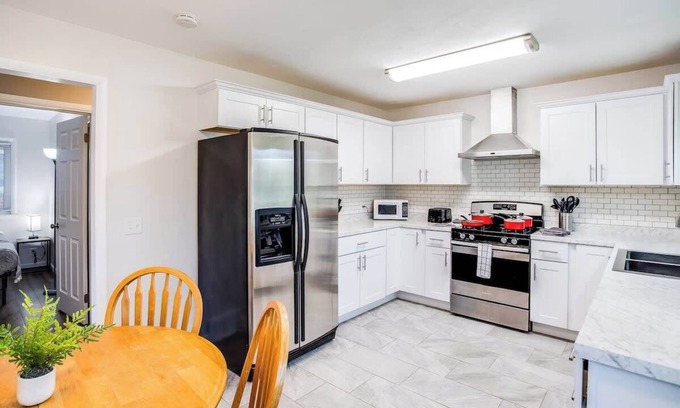 East Rochester House | 💫Modern & Quiet Suburban Ranch Mins to Dtwn/Stores