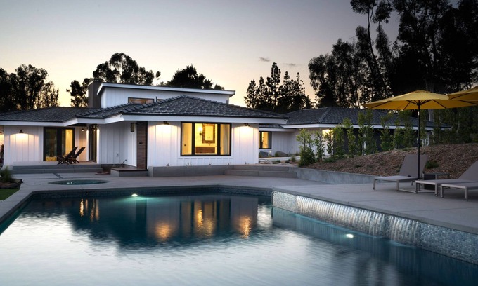 Covenant House | *MODERN RANCH LUXURY* - POOL and BEACH - *Encinitas - Del Mar Track*