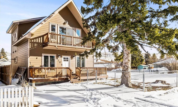 Red Lodge Cabin | Modern Red Lodge Cabin - Walk to Broadway Ave