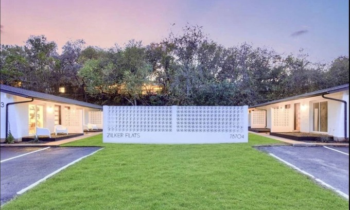 Barton Hills Condo | Modern Renovated Condo - Walk to Zilker/Barton Springs