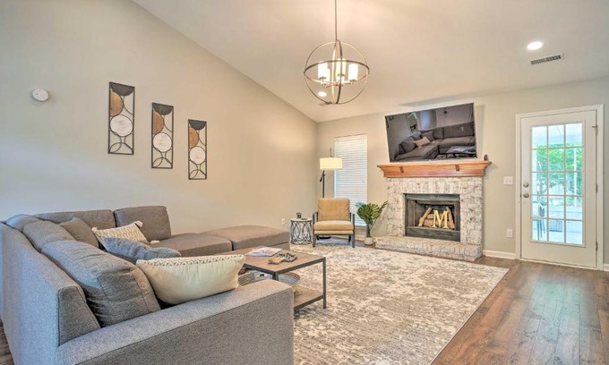 Mount Pleasant House | Modern Retreat - 4 Miles to Isle of Palms Beach!