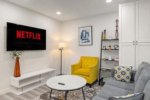 Altadena Apartment | Modern Retreat Apartment Parking w Laundry #1