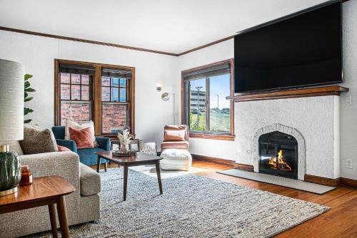 Morton Meadows House | Modern Retreat Games BBQ Grill Close to Downtown