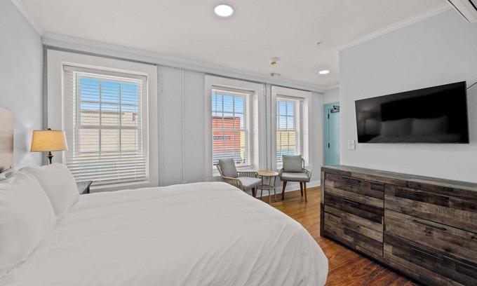 Conway Condo | Modern Retreat in the Heart of Conway