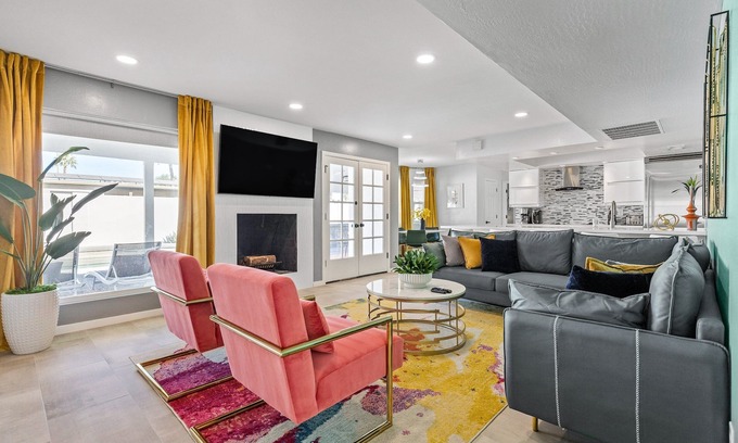 Raskin Estates House | Modern Retreat Minutes from Shopping Dining & Golf