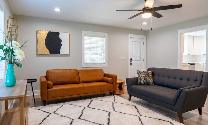 Durham House | Modern Retreat w/King Bed –3 BR Near Duke DT