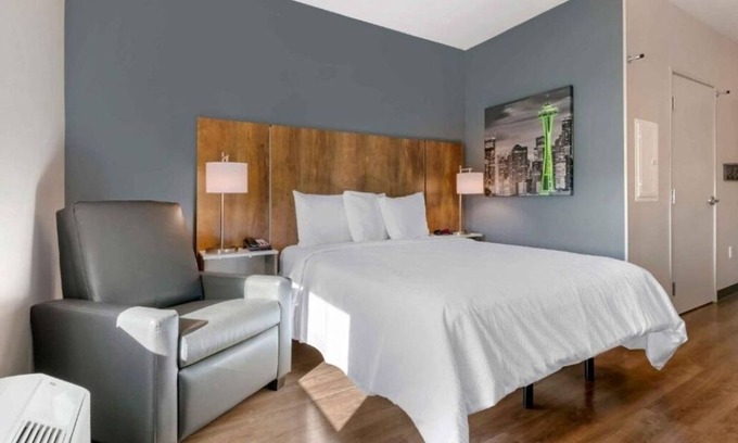 Biggar Hotel | Modern Room w/Fully Equipped Kitchen, Ideal for Extended Stays