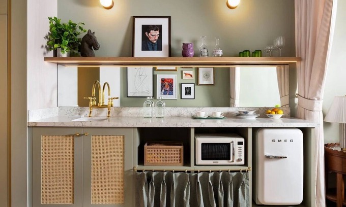 Hyde Park Hotel | Modern Room With Kitchen, Short Ride To The Tampa Museum of Art!