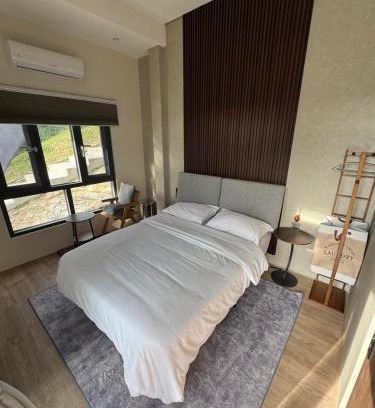 Puerto Galera House | Modern Room with Outdoor Kitchen, Roofdeck Near White Beach