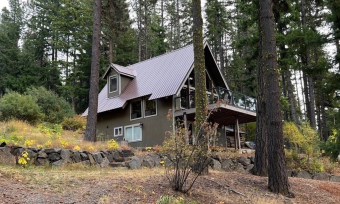 Cle Elum Cabin | Modern rustic cabin w/room to spread out & relax - 5 mins from Lake Cle Elum!
