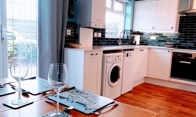 Harlyn House | Modern seaside cottage, dog friendly, 200m from beach at Harlyn Bay. nr Padstow